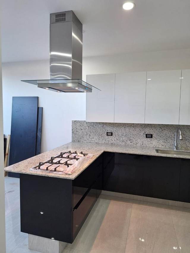 Cubierta de cocina en granito gris veteado